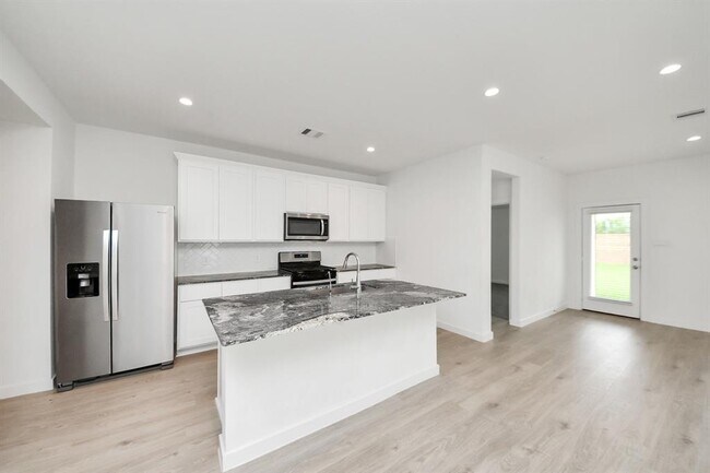 Building Photo - 8034 Tropea Dr