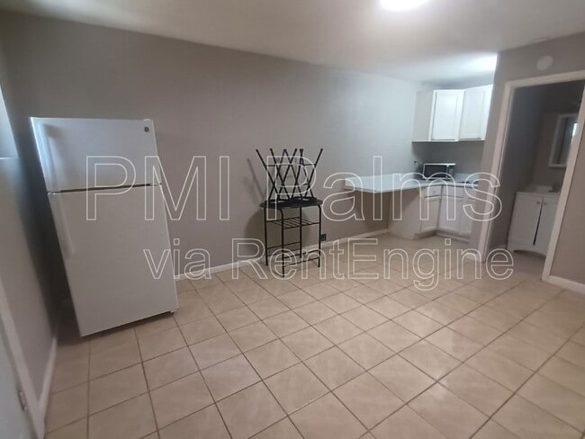 Building Photo - 2406 S 69th St