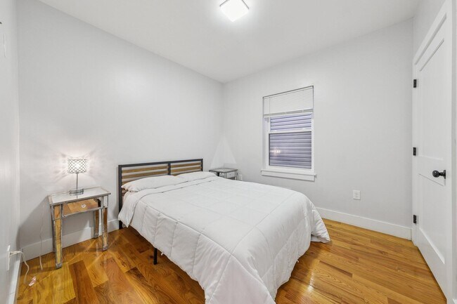 Building Photo - 183 Gates Ave