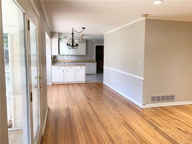 Building Photo - 4625 Kings Down Rd