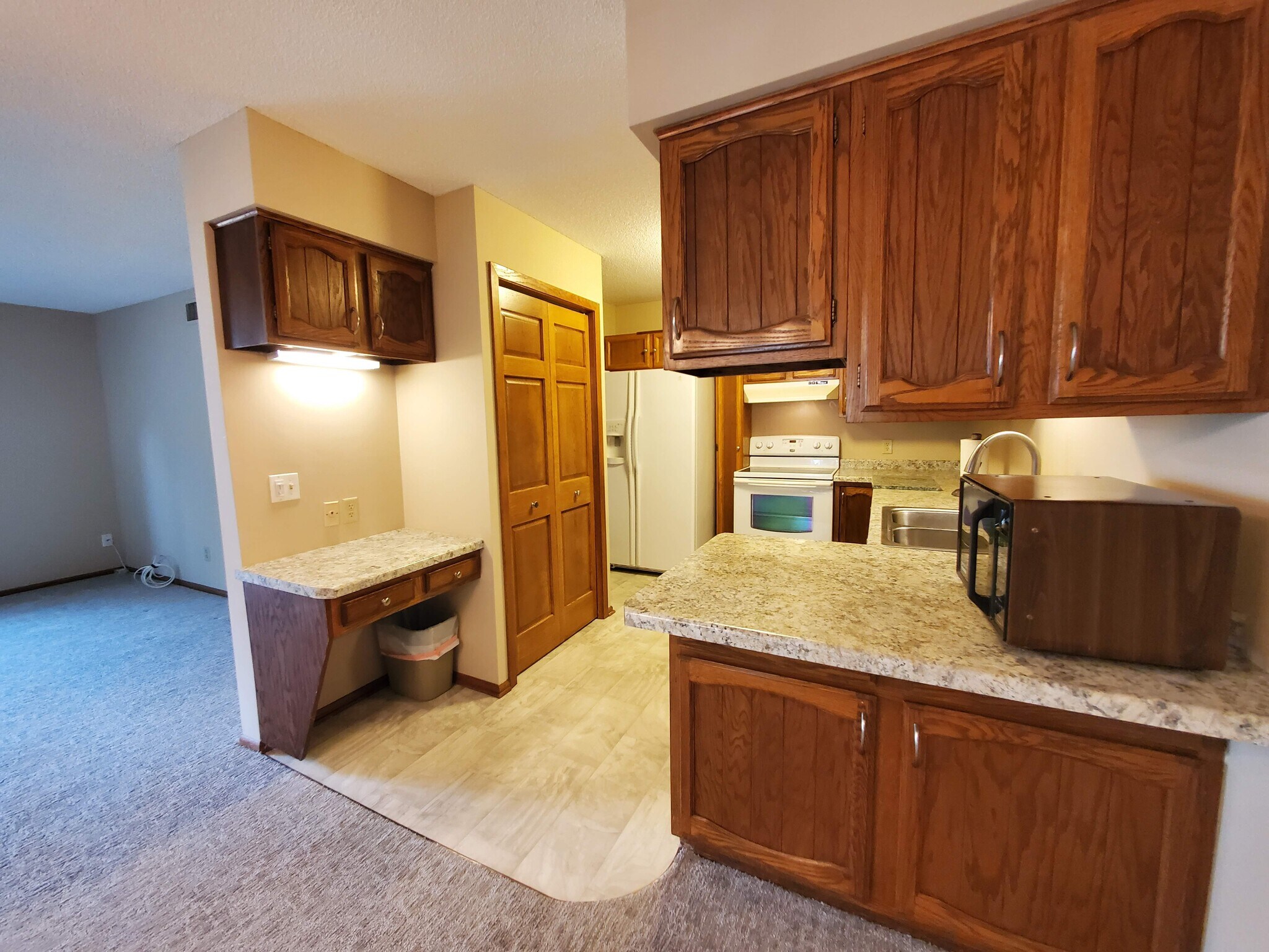 Building Photo - 2517 Cedar Hills Dr