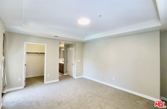 Building Photo - 629 Traction Ave