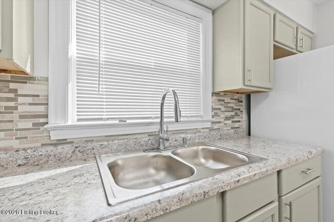 Building Photo - 1600 Algonquin Pkwy