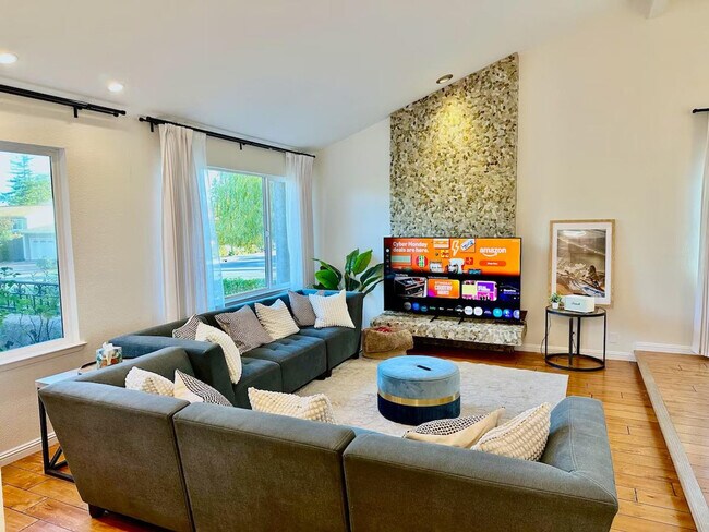 Building Photo - 6505 Skyfarm Dr