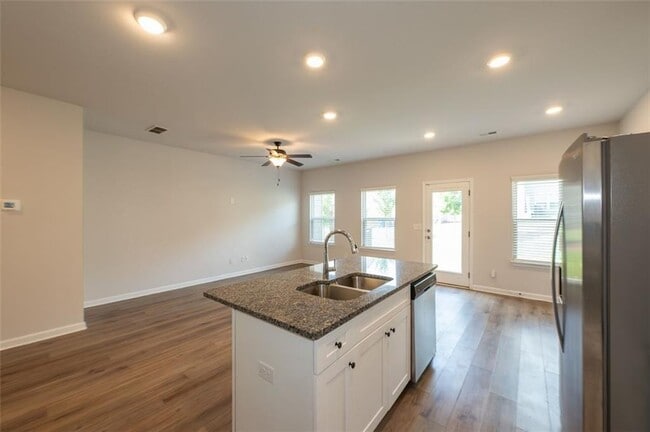 Building Photo - 6979 Zaniah Rd