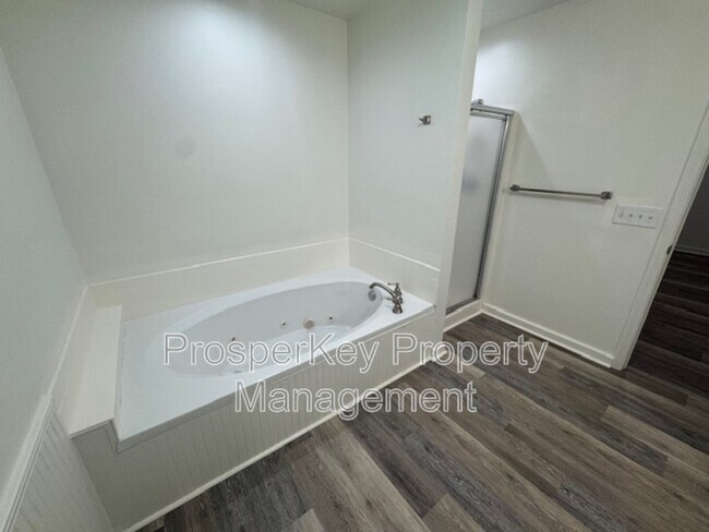 Building Photo - 5710 August Ave