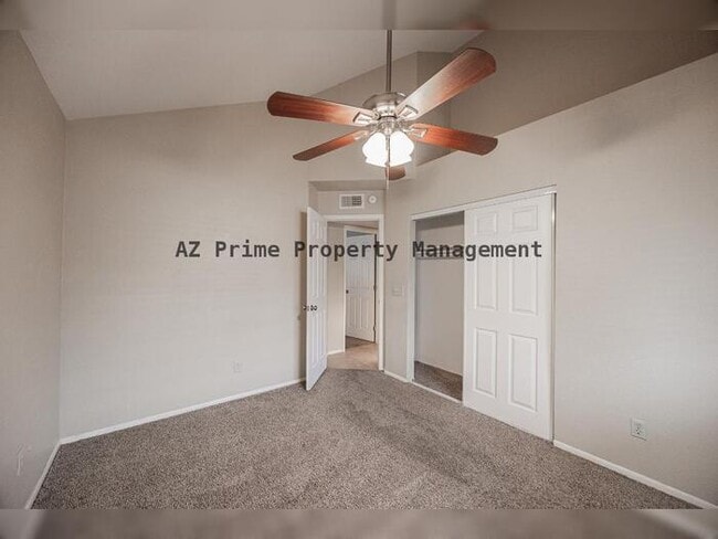 Building Photo - 2127 E 10th St