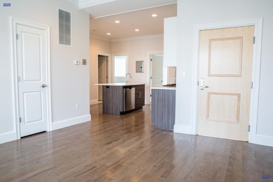 Building Photo - 12 Harvard Terrace