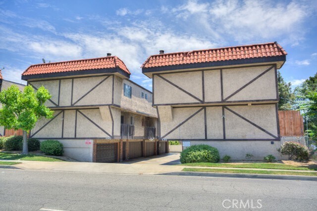 Primary Photo - 1540 Potrero Grande Dr