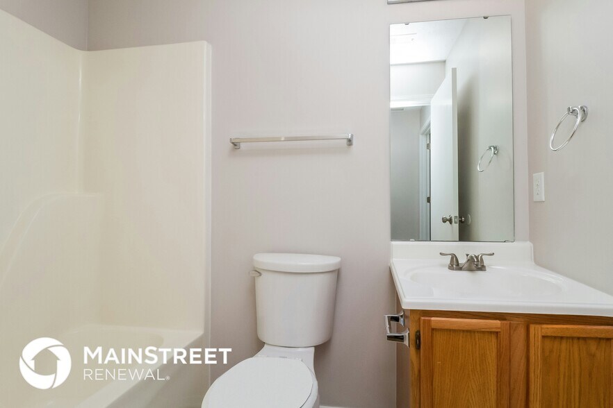 Building Photo - 7218 Hidden Lake Dr