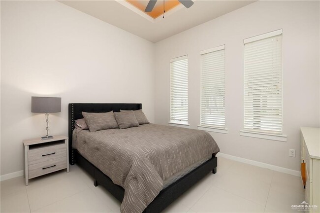 Building Photo - 13 N 51st St