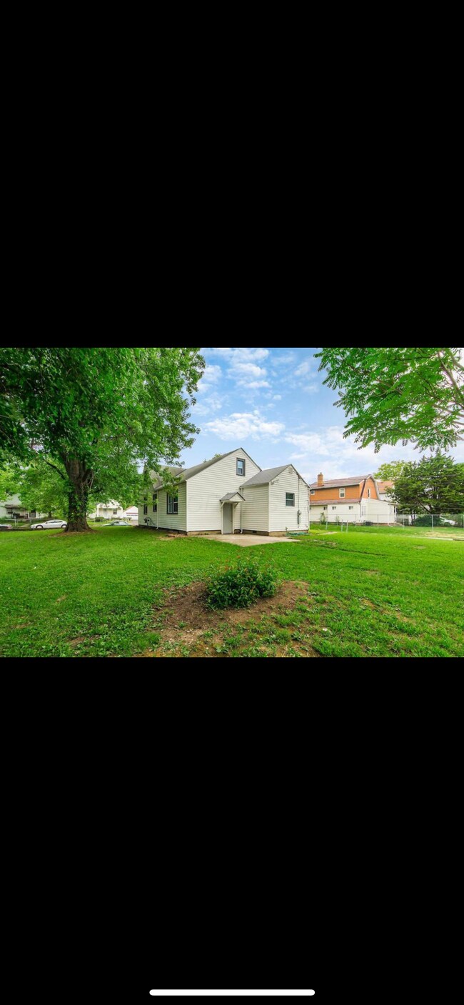 Building Photo - 1246 E 22nd Ave