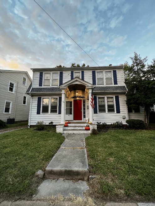 Building Photo - 126 W Randall Ave
