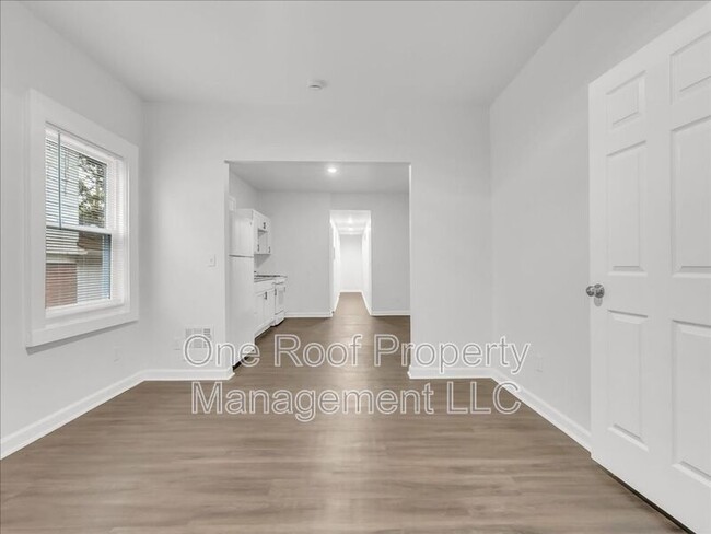 Building Photo - 324 N Hardesty