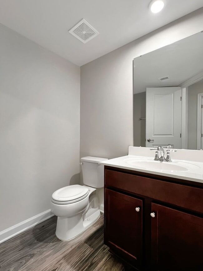 Building Photo - Move-In Ready Townhome with Finished Basem...