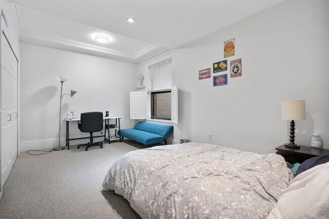 Building Photo - 390 Commonwealth Ave