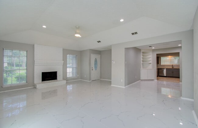 Building Photo - 326 Fair Oak Dr