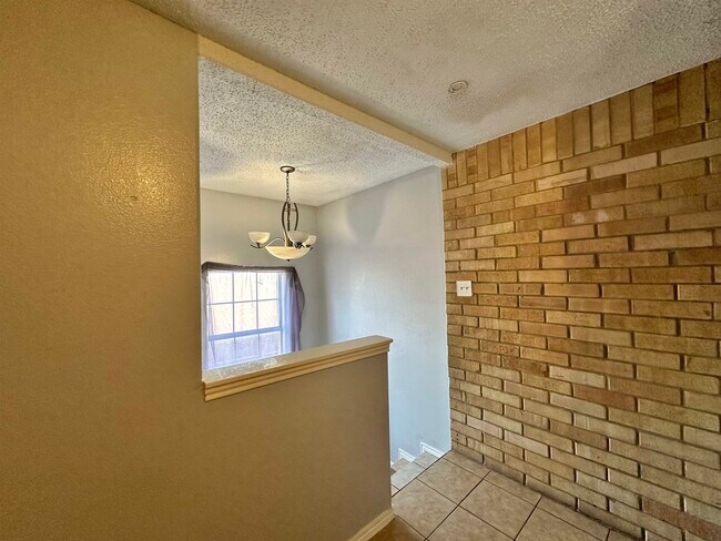 Building Photo - 311 Soria Dr