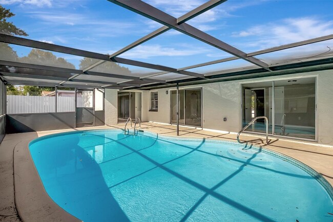 Building Photo - 7210 Parrot Dr