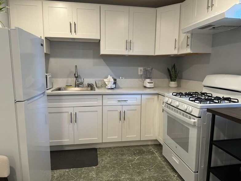 Building Photo - 13601 Oxford Ct