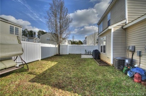 Building Photo - Charming 3 Bed, 2 Bath Home with fenced ba...