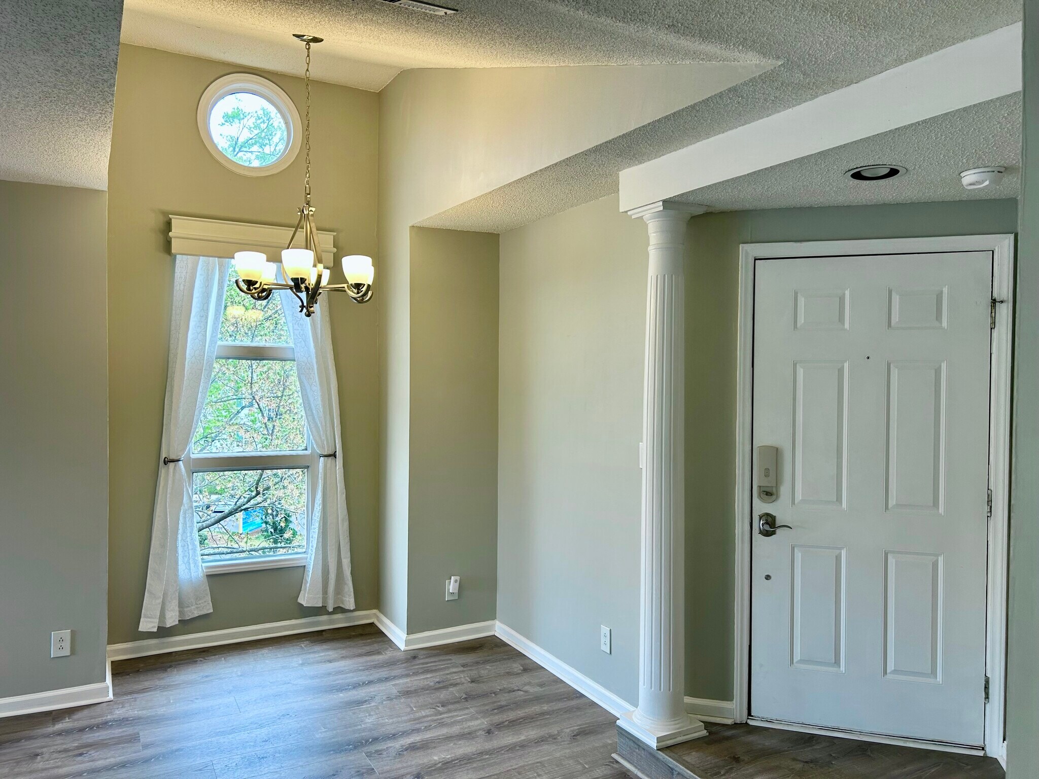 Entry and foyer with dining room - 1101 E Morehead St