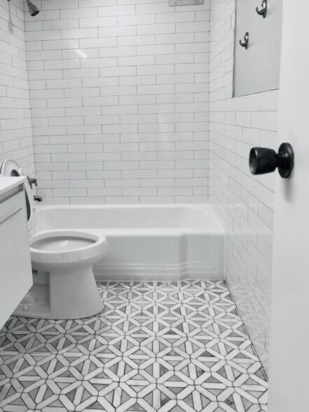 Building Photo - 4201 CATHEDRAL Ave NW