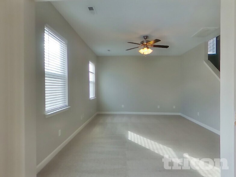 Building Photo - 825 Old Forester Ln