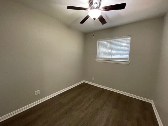 Building Photo - 1329 Harrison Ln