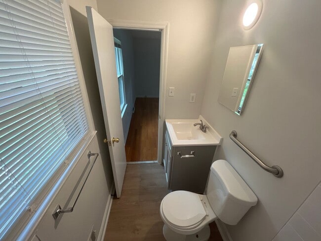 Building Photo - Move-in Ready Home Located in The Four Sea...