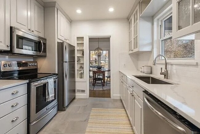 Building Photo - 1684 Browning Ave