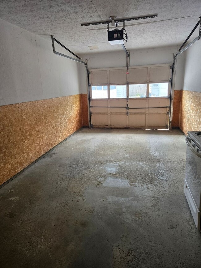 Building Photo - 1244 Colonial Dr