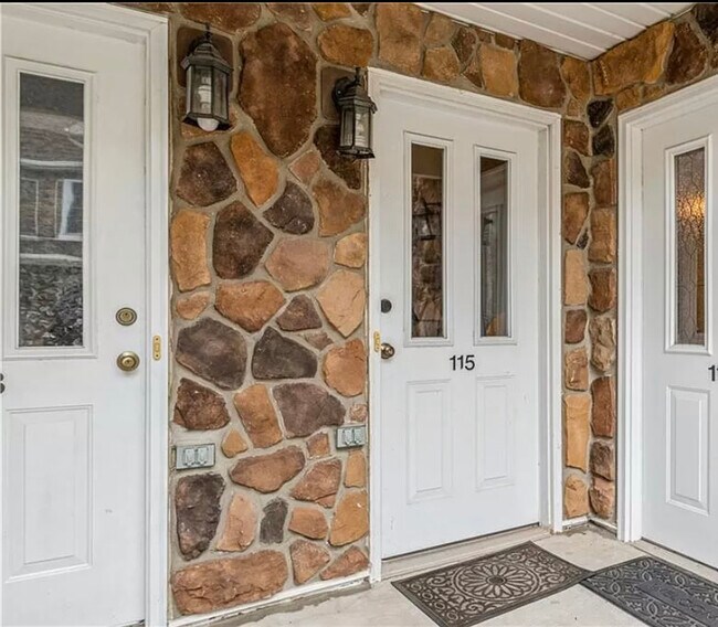 Building Photo - 115 Chariot Ct