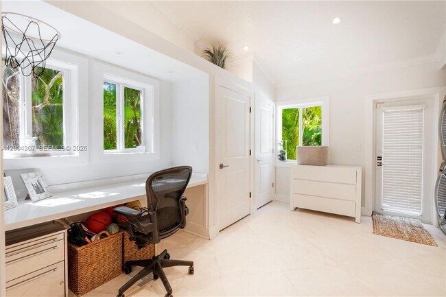 Building Photo - Mariposa Avenue, Coral Gables, FL 33146 - 3 BR 2 BA single-family home