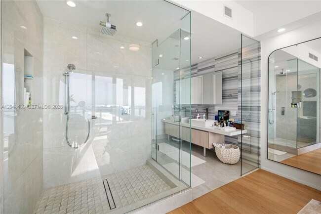 Building Photo - 1100 Biscayne Blvd