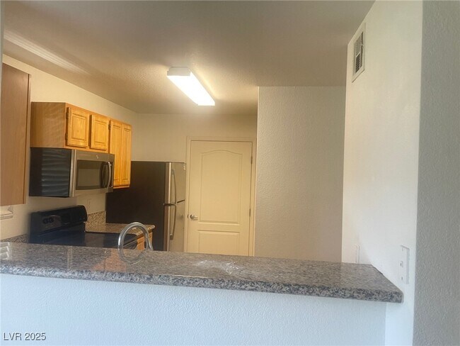Building Photo - 5055 W Hacienda Ave