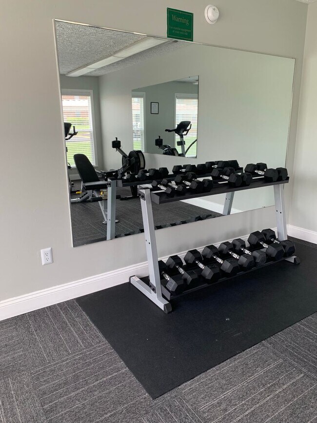 Building Photo - Spacious One Bedroom Apartment with W/D Connection!