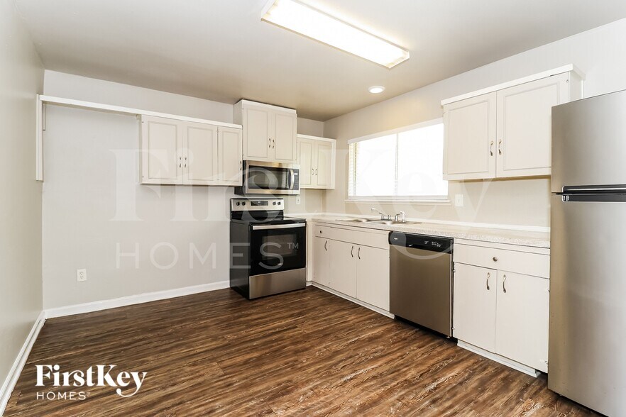 Building Photo - 2918 Rayswood Dr