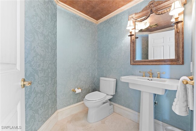Building Photo - 8473 Bay Colony Dr