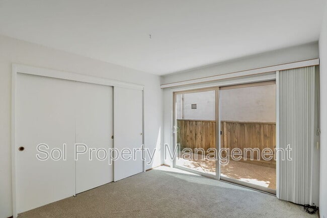 Building Photo - 5 Treanor St