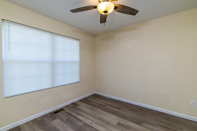 Building Photo - 932 Warrior Hill Dr