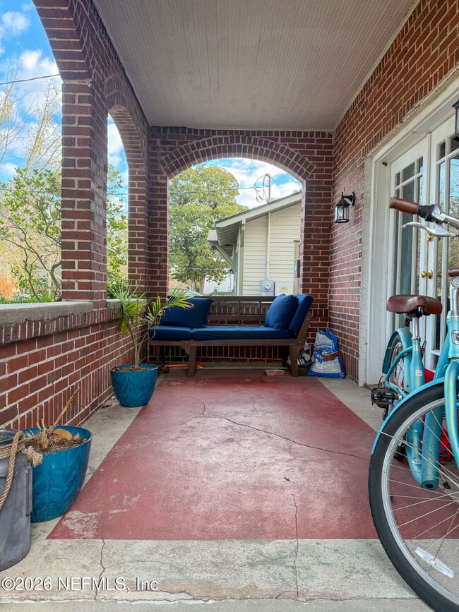 Building Photo - 3664 Riverside Ave