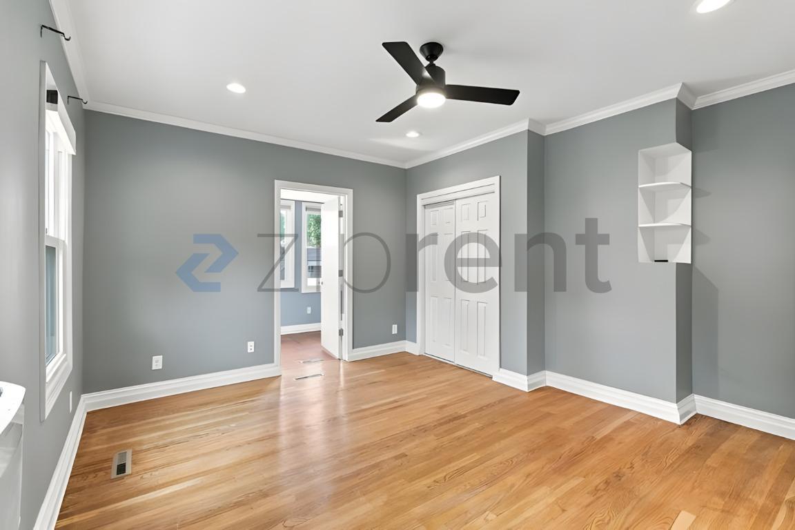 Building Photo - Unit 1st floor