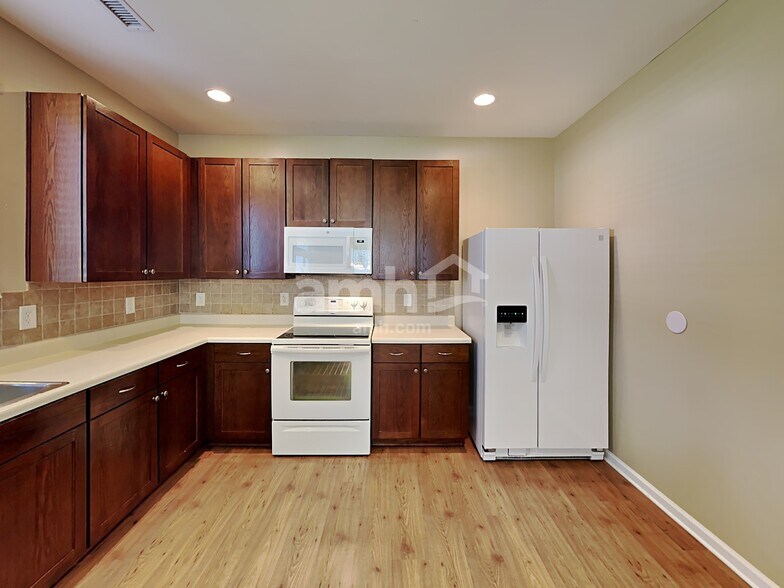 Building Photo - 148 Bellfare Dr