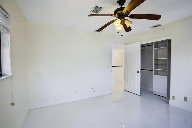 Building Photo - 8201 SW 57th St