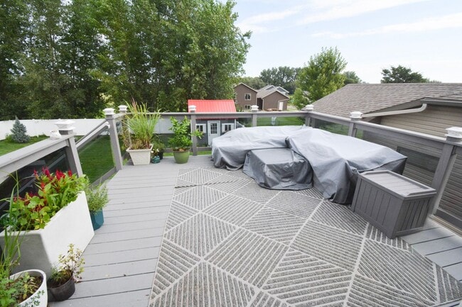 Building Photo - Spacious 5BR in NW Rochester w/ Fenced Yard!