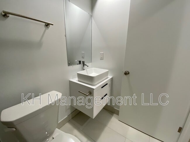 Building Photo - 3932-36 Mt Vernon St