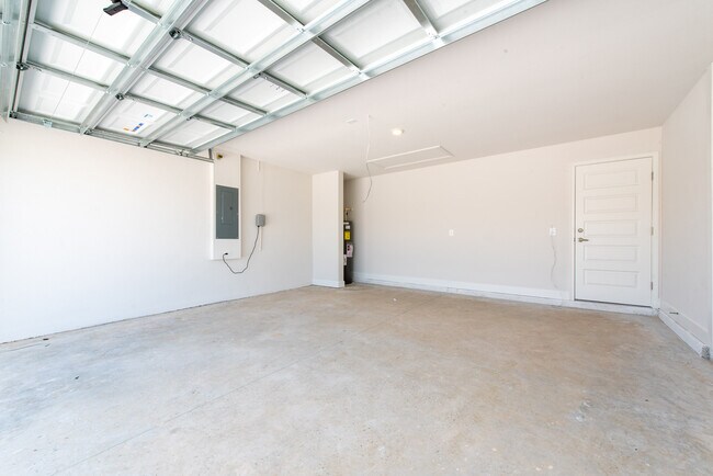 Building Photo - 618 Tanaro Ln