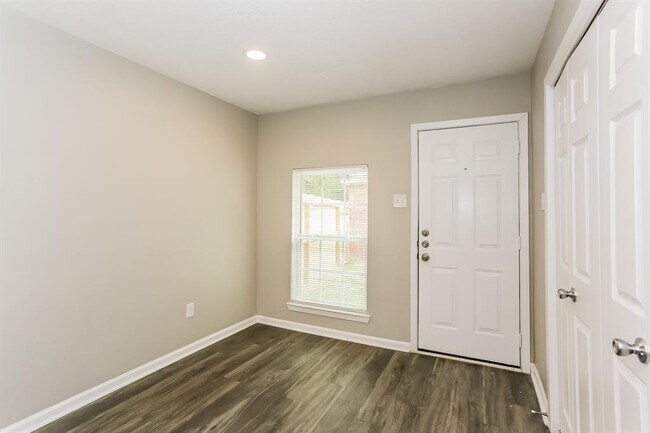 Building Photo - 1703 Willow Mill Dr