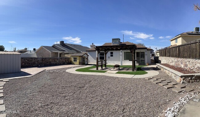 Building Photo - 5432 Thornridge Cir